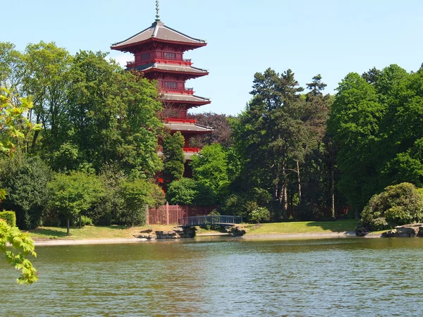 Japońska wieża i królewskie ogrody — Zdjęcie stockowe