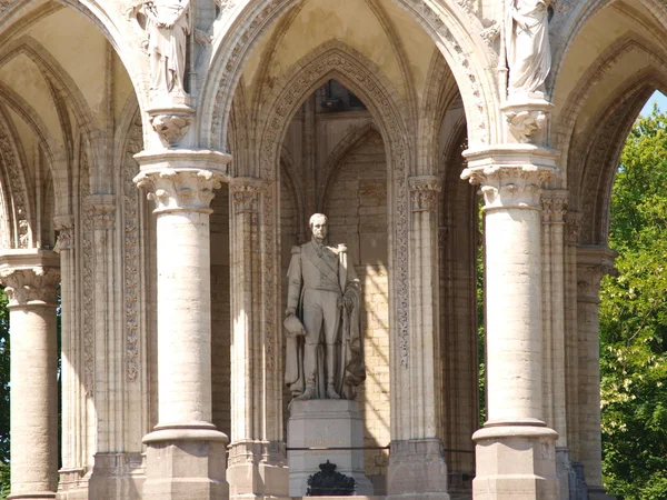 Monumento a Leopoldo I, 1878-1881, arquitecto Louis Curte Royal Gardens — Foto de Stock