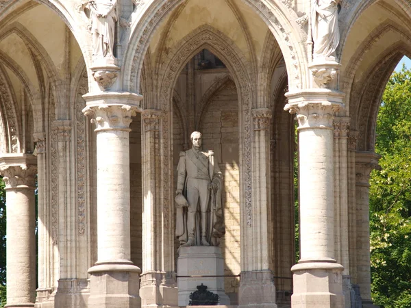 Monument over Leopold I, 1878-1881, arkitekt Louis Curte Royal Gardens Royaltyfrie stock-billeder