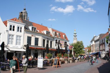 eski evleri ve Restoran Middelburg sokakta