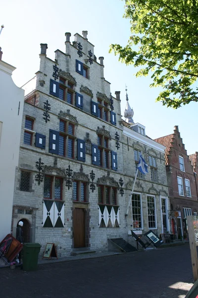 Старые дома и улица в Веере — стоковое фото