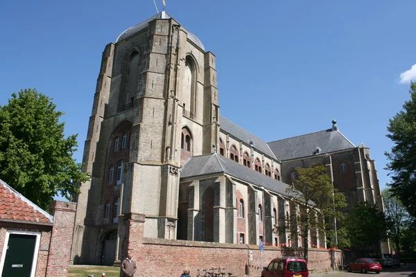 Iglesia Vieja y calle en Veere — Foto de Stock