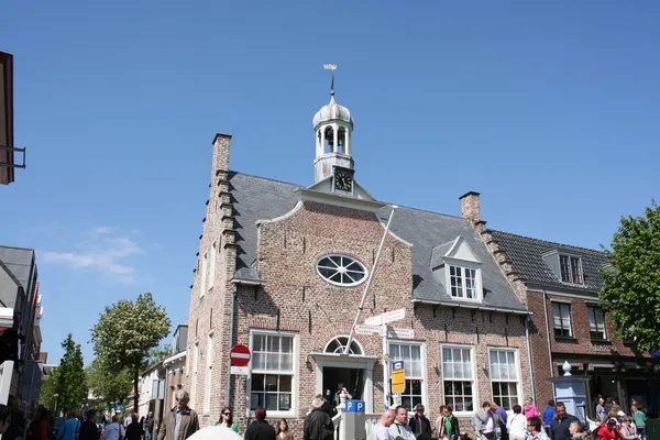Iglesia Vieja y calle en Domburg — Foto de Stock
