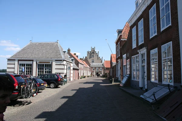 Alte Häuser und Straße in veere — Stockfoto