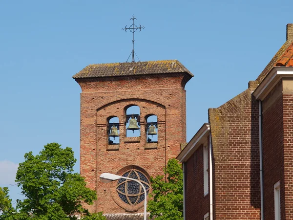 Toit, clocher dans le centre de Middelburg — Photo