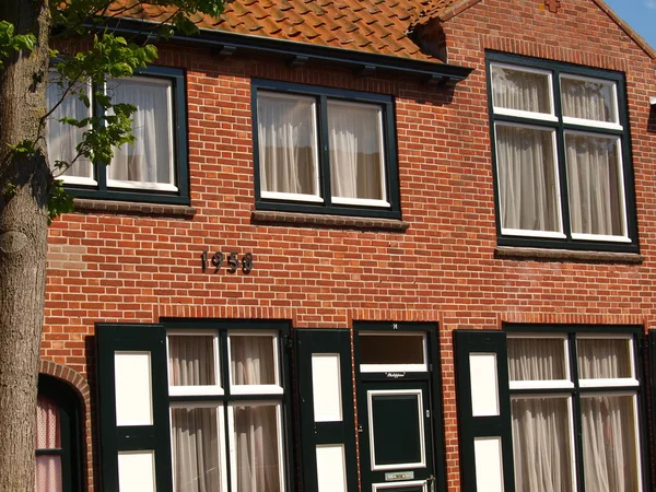 çatı ve duvar ile bir yıl yazıldı detay