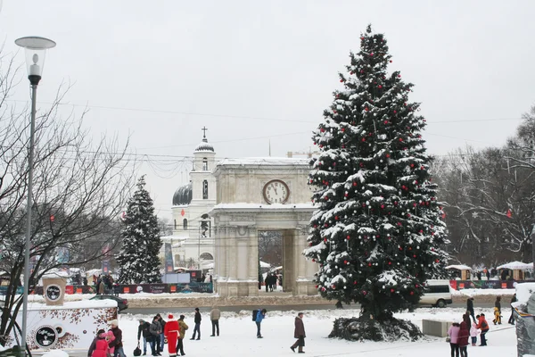 chisinaus ana kare. Noel ağacı ve kemer