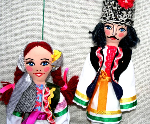 The Moldovan dolls in national costume man and a woman — Stock Photo, Image