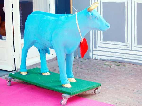 La vaca azul artificial — Foto de Stock