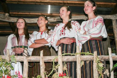Moldova ötüşü girls Ulusal kostümleri