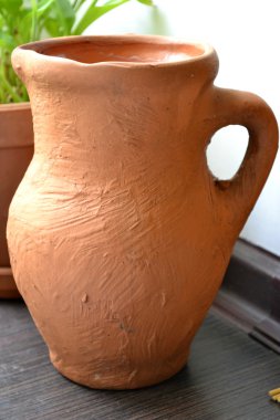 toprak kavanoz mutfak pencere eşiğinde