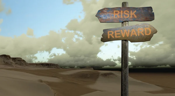 Sign direction risk - reward — Stock Photo, Image