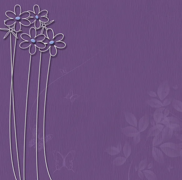 Фиолетовый фон с белыми цветами — стоковое фото