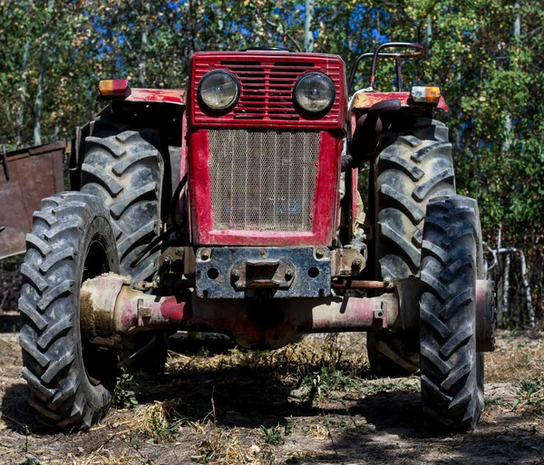 Egy mezőgazdasági traktor elejére — Stock Fotó