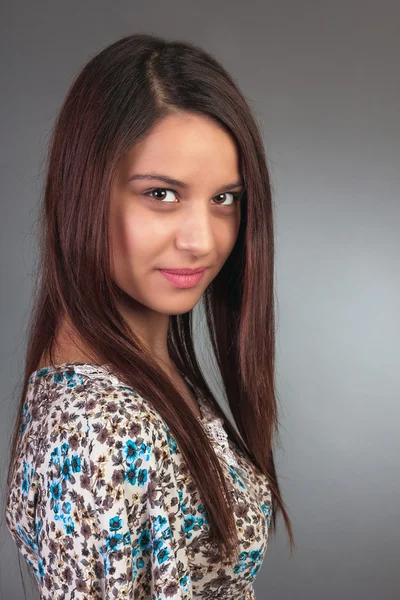 Close up portrait of beautiful young woman with long hair — Stock Photo, Image