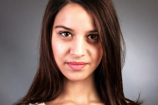 Closeup portrait of a beautiful young woman — Stock Photo, Image