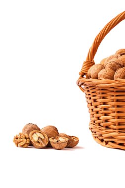 hasır sepet içinde ceviz