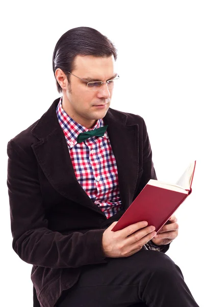 Портрет молодого джентльмена, читающего книгу — стоковое фото