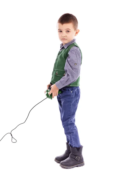 Πορτρέτο του ένα μικρό αγόρι με ένα τηλεχειριστήριο παιχνίδι κοιτάζοντας ου — Φωτογραφία Αρχείου