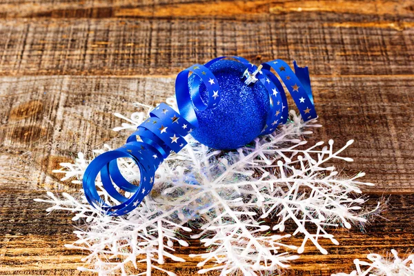 Blue christmas ball with ribbon — Stock Photo, Image