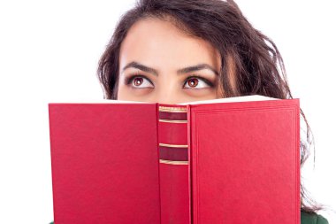 bir kitap fr içinde tutan güzel genç bir kadın portresi portre
