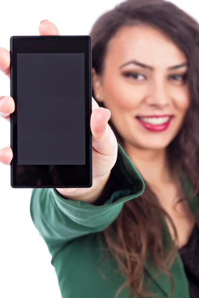 Beautiful young woman showing her smart phone screen — Stock Photo, Image