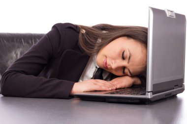 overworked işkadını tükenmiş onu laptop uyku 