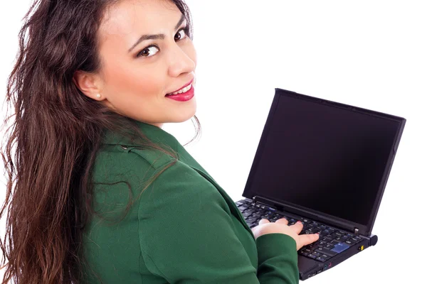 笔记本电脑，漂亮的女商人的特写肖像微笑 — 图库照片