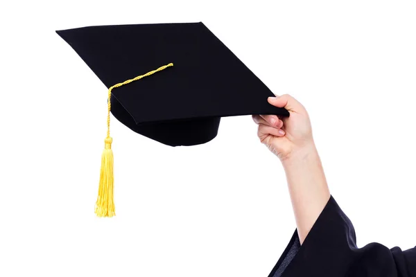 Студентка держит свою выпускную шапку — стоковое фото