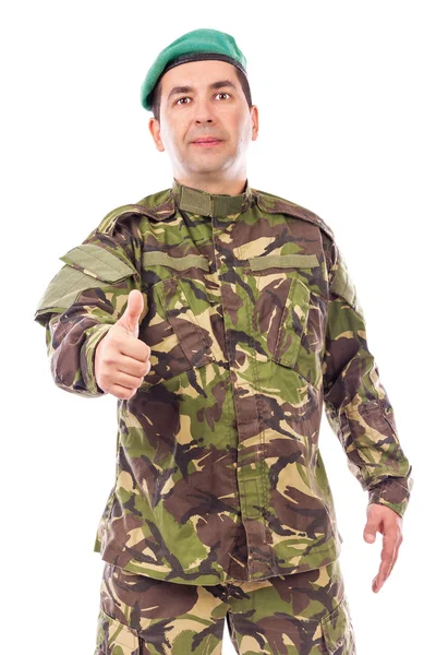 Fiatal katona a hüvelykujjával felfelé — Stock Fotó