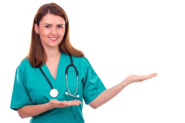 bir şey sunmak gülümseyen kadın doktor