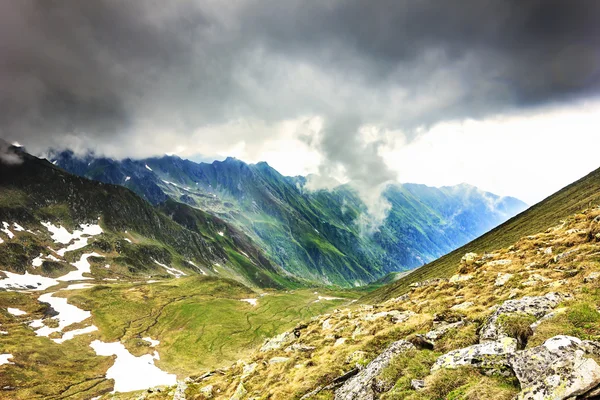 Vacker sommar landskap från Făgăraş bergen — Stockfoto