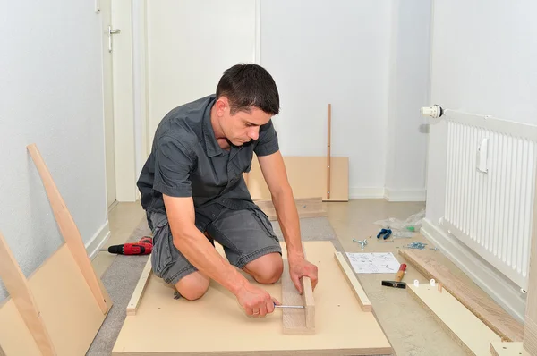 Assembling a table. — Stock Photo, Image