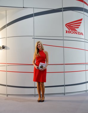 kız teşvik honda standı