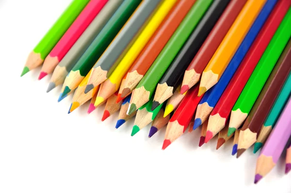 Crayons colorés sur fond blanc — Photo