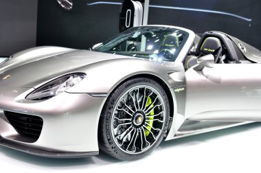Prosche 918 spider hibrid IAA 2013 tarihinde