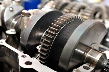 hasarlı kirli motosiklet krank mili.