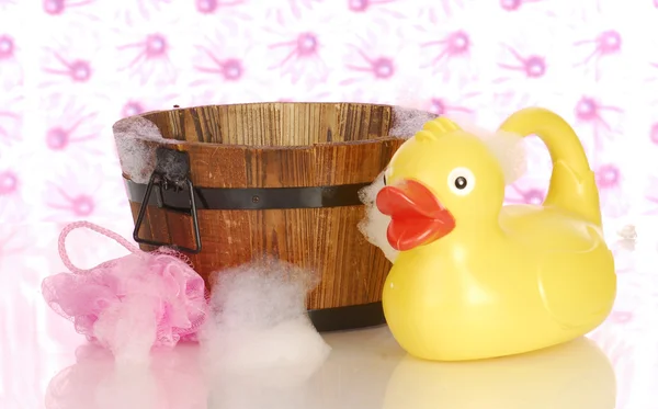 Baignoire et canard en caoutchouc — Photo