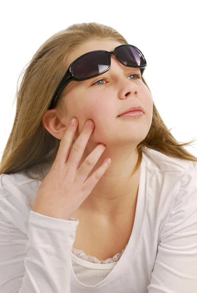 Teen flicka bär solglasögon — Stockfoto