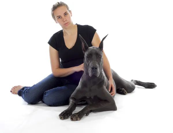 Vrouw en grote Deen — Stockfoto