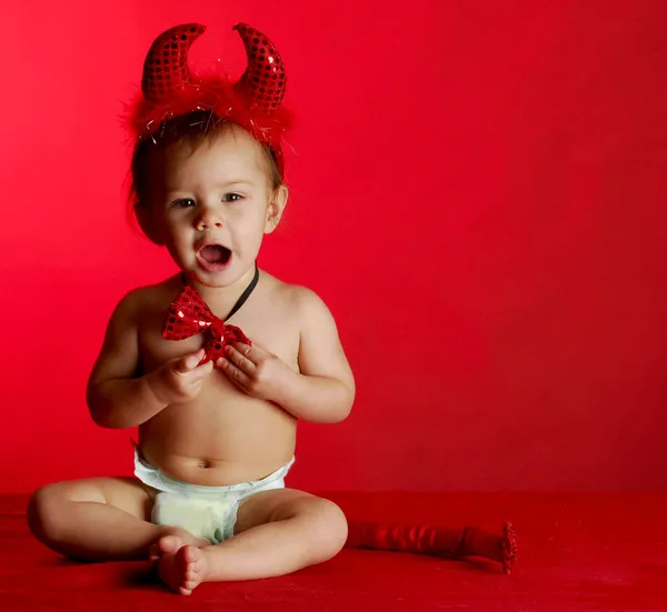 Baby verkleed als een duivel — Stockfoto