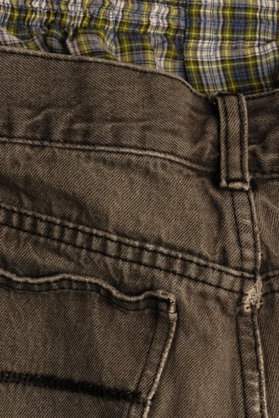 Czarne spodnie jeansowe z plaid bokserów Wyświetlono u góry — Zdjęcie stockowe