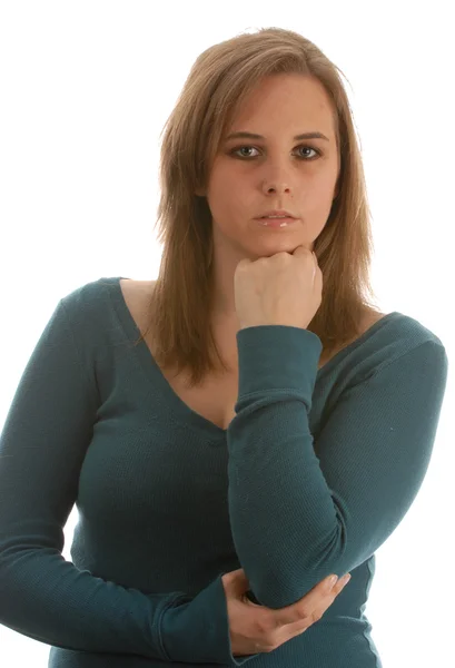 Aantrekkelijke vrouw in het groen elleboog in de hand rust — Stockfoto