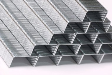 Piramit şeklinde yığılmış zımba yakın çekim