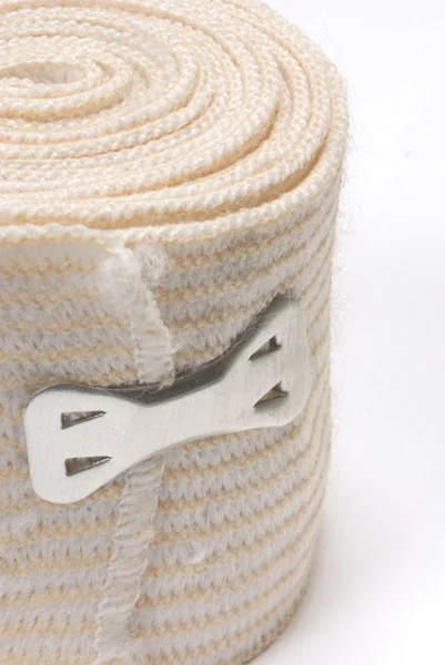 Bandagem tensorial elástica com clipe segurando-o junto — Fotografia de Stock