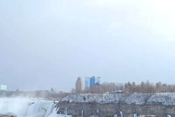 Niagara falls z widokiem na american falls w okresie zimowym — Zdjęcie stockowe