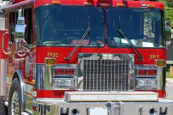 Clean fire truck ready for an emergency response — Stock Photo, Image