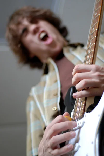 Fourteen year old boy playing electric guitar — Stock Photo, Image