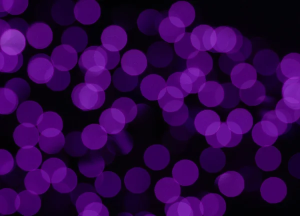 Círculos púrpuras de luz sobre fondo negro — Foto de Stock