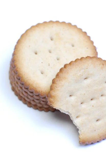 Stapel von Crackern mit einem Ausbiss — Stockfoto
